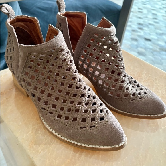 Jeffrey Campbell Taggart suede leather open weave ankle booties size 6 - Picture 2 of 5